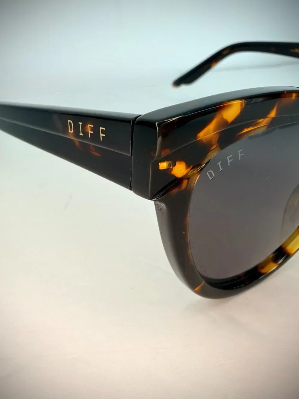 DIFF x Marilyn Monroe | Tortoise Cat Eye Sunglasses + Case Cloth